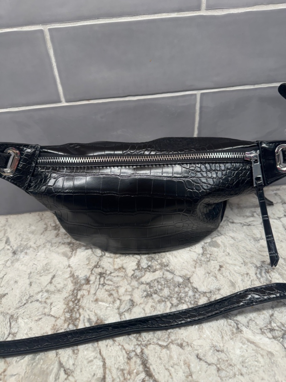The Drop Preston Belt Bag - Picture 4 of 6
